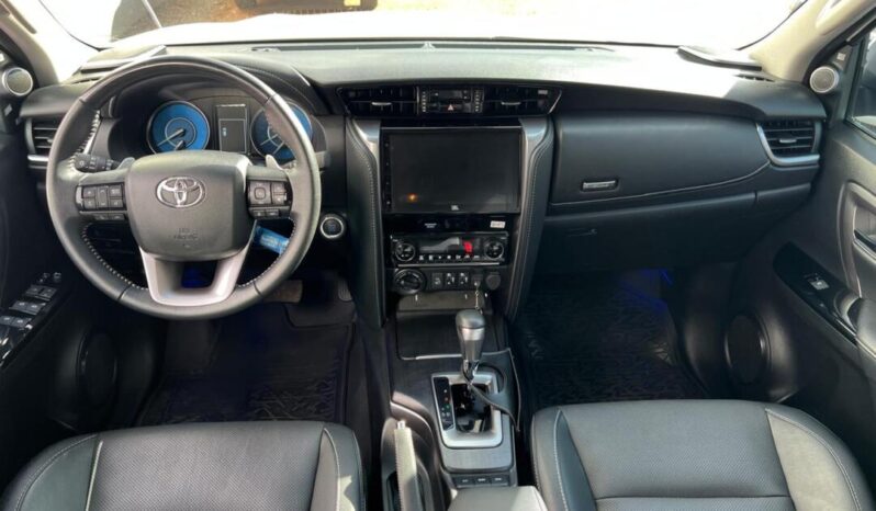 Toyota Hilux SW4  2.8 SRX 4X4 full